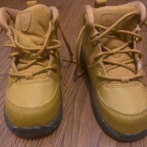 Nike Manoa wheat and black lace up boots. Toddler size 8c